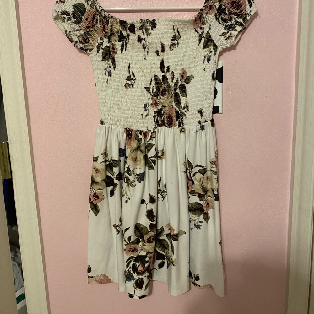 white floral dress - Picture 2 of 4